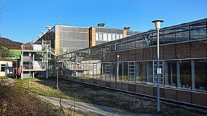 Die Schule erhielt eine komplett neue Fassade, die Teil des Problems ist. Foto: /Horst Rudel