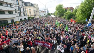 In Deutschland gibt es viel Solidarität mit den Angegriffenen. Die Menschen fordern nun Konsequenzen. Foto: Sebastian Kahnert/dpa