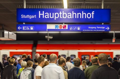 Gedränge am Stuttgarter Hauptbahnhof – auch am Mittwoch kommt es zu Problemen beim S-Bahn-Verkehr. (Symbolbild) Foto: IMAGO/imagebroker/IMAGO/imageBROKER/Arnulf Hettrich