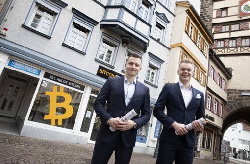 Linus Orszulik und Til Herdter kennen den Bitcoin durch und durch. Foto: Horst Rudel/Horst Rudel