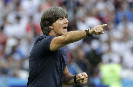 Komme, was wolle: Joachim Löw bleibt Bundestrainer. Foto: AP