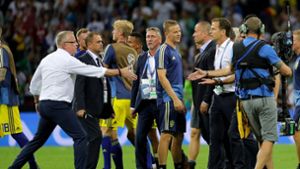 Nach dem WM-Spiel Deutschland gegen Schweden wurde es an der Seitenlinie kurzzeit ruppig. Foto: dpa