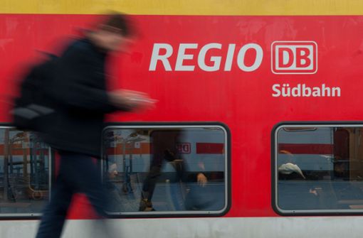 In einer Regionalbahn am Hauptbahnhof Stuttgart hat ein Mann randaliert. Foto: dpa/Marijan Murat