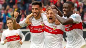Nicolas Gonzalez, Santiago Ascacibar und Orel Mangala (v.l.n.r.) bejubeln den VfB-Sieg. Foto: Pressefoto Baumann/Alexander Keppler
