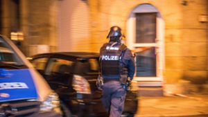 Ein Mann gab am Montagabend in Stuttgart-Ost mehrere Schüsse aus einer Schreckschusspistole ab und löste damit einen größeren Polizeieinsatz aus. Foto: SDMG