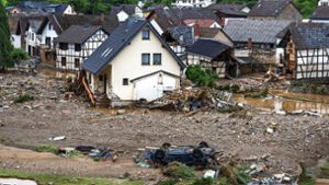 Die Flut hat in Bad Neuenahr-Ahrweiler große Schäden angerichtet. Mit einer Spende will der TSV Bernhausen nun den TuS Ahrweiler unterstützen. Foto: dpa/Harald Tittel