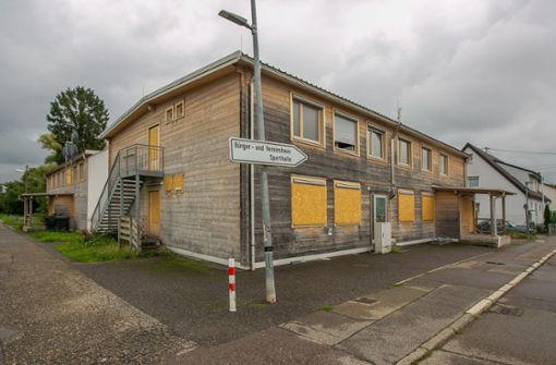 Die Flüchtlingsunterkunft an der Bahnlinie in Zell muss derzeit nicht belegt werden, was der Stadt Esslingen erst einmal manche Probleme erspart. Foto: Roberto Bulgrin