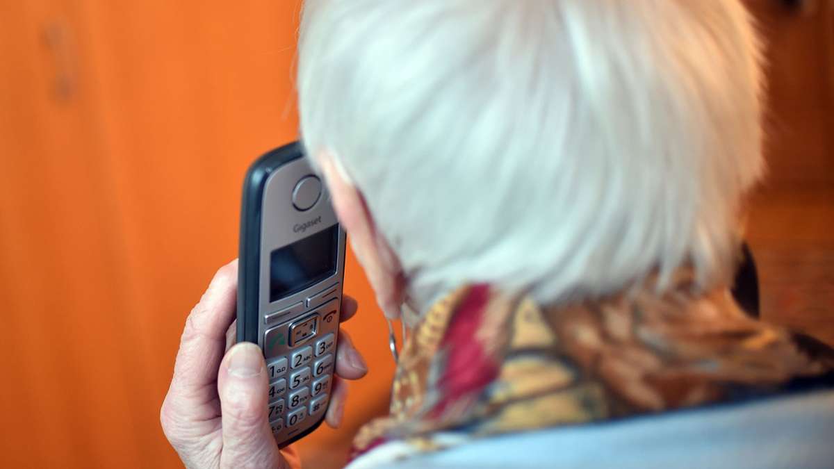 „Falsche Polizisten“ und „Enkeltrick“: Polizei warnt vor Telefontrickbetrügern im Stuttgarter Stadtgebiet