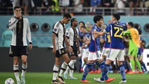 Großer Frust bei den deutschen Nationalspielern nach der Pleite gegen Japan Foto: AFP/Philip Fong