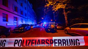 Der Tatort in der Rosensteinstraße ist am frühen Montagmorgen gesperrt. Foto: 7aktuell.de/Alexander Hald