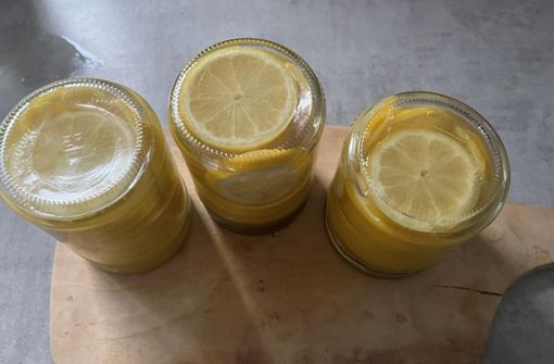 Salzzitronen im Glas sind gerade jetzt  ein kleiner Glücksbringer im Vorratsschrank. Foto: red