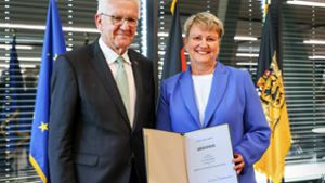 Der Ministerpräsident hat Cornelia Ruppert als erste Frau an die Spitze des Rechnungshofs berufen. Foto: Staatsministerium / Uli Regenscheit