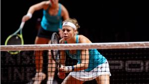 Tennisspielerin Laura Siegemund (vorne) und ihre neue Doppelpartnerin Barbora Krejcikova haben  Halbfinale erreicht. Foto: IMAGO/Eibner/IMAGO/Eibner-Pressefoto/Memmler