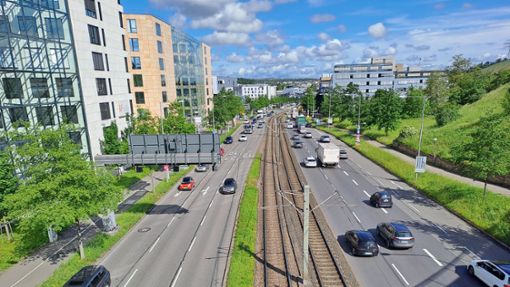 Die Fahrbahnbeläge der Heilbronner Straße müssen stadtauswärts erneuert werden. Foto: Uli Nagel