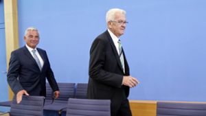 Neuauflage von Grün-Schwarz? Winfried Kretschmann (Grüne, rechts) spricht am Mittwoch zuerst mit Thomas Strobl (CDU, links) – danach mit SPD und FDP. Foto: imago/Reiner Zensen