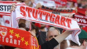 Die Fans des VfB Stuttgart feiern den Einzug in die Königsklasse. Foto: Pressefoto Baumann/Hansjürgen Britsch