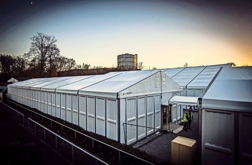Wie hier im Stuttgarter Reitstadion soll auch in Kirchberg ein Zelt für Flüchtlinge aufgebaut werden. Foto: Lichtgut/Achim Zweygarth