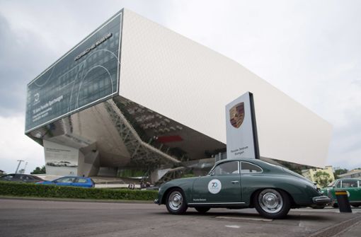 Auch im Porsche-Museum geht der  Betrieb wieder los. Foto: dpa/Sebastian Gollnow