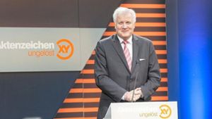 Tatsächlich: vieles ungelöst. Horst Seehofer am Dienstag bei der Verleihung eines Fernsehpreises. Foto: dpa