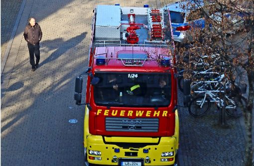 Barriere: Feuerwehr und Polizei sichern die  Obere Marktstraße. Foto: factum/Granville