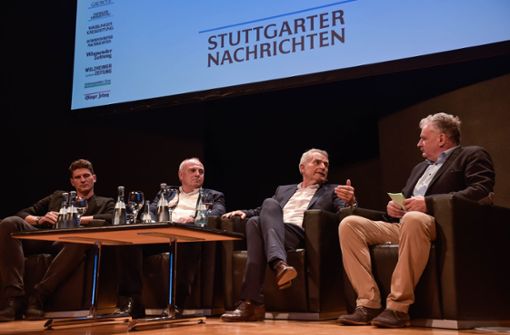 Mario Gomez, Uli Hoeneß, Wolfgang Dietrich und Gunter Barner (v.l.n.r.) beim StN Foyer zum VfB Stuttgart. Foto: Lichtgut/Max Kovalenko