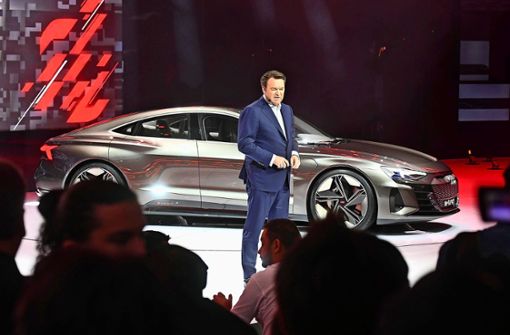 Auf  dem Genfer Automobilsalon präsentierte Audi-Chef Bram Schot eine Studie des Elektrosportwagens   E-tron GT, der ab 2020 in Neckarsulm produziert werden soll. Foto: dpa