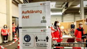 Das Rote Kreuz simuliert in Ulm den Ablauf der Impfung. Foto: dpa/Stefan Puchner