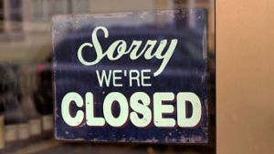 Haben alle Läden geschlossen? Foto: Lisa-S / shutterstock.com