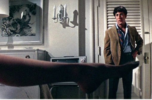 Ein berühmtes Motiv der Filmgeschichte: Dustin Hoffman und das Bein von Anne Bancroft in „Die Reifeprüfung“ (1967) Foto: Studiocanal