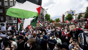 Nach einer propalästinensischen Demonstration in Berlin-Neukölln ist es am Wochenende zu antiisraelischen Ausschreitungen gekommen. Foto: dpa/Fabian Sommer