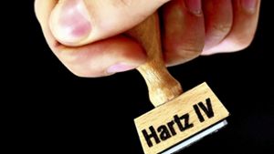 Die monatlichen Hartz-IV-Sätze steigen ab 2021 stärker als erwartet. Foto: picture alliance/dpa/Ralf Hirschberger