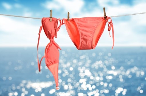 Warm halten – das ist der beste Schutz vor einer Blasenentzündung. Nach dem Baden den nassen Bikini ausziehen und sich gut abtrocknen und nicht auf kaltem Untergrund sitzen, raten Ärzte Foto: Fotolia/©