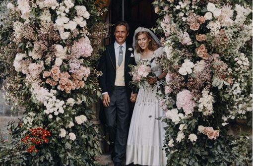 Das Kleid ist Vintage, die Braut im Glück: Prinzessin Beatrice hat ganz privat „Ja“ zu Edoardo Mapelli Mozzi gesagt. Foto: AP/Benjamin Wheeler