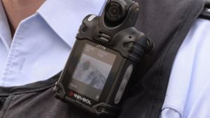 Sogenannte Bodycams sollen die Beamten  besser schützen, aber auch  die Bürger. Foto: dpa