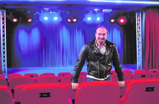 Sebastian Weingarten empfängt  wieder Publikum im Renitenztheater. Foto: Michael Dostler