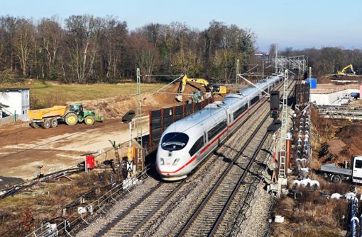 Noch wird die Rheintalstrecke fahrplanmäßig befahren. Foto: dpa/Uli Deck