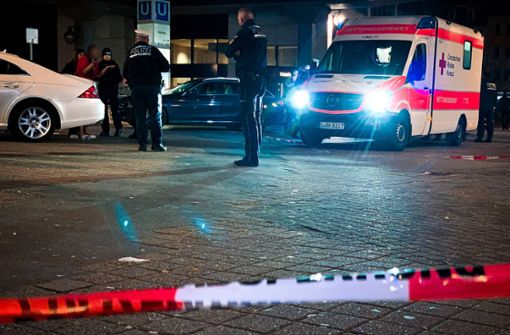 Bluttat im Stadtzentrum: Der Tatort am Josef-Hirn-Platz ist in der Nacht zum Sonntag abgesperrt. Foto: 7aktuell/MG