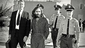 Charles Manson 1969 auf dem Weg zur Gerichtsverhandlung. Foto: AP