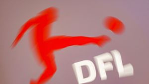 Die Deutsche Fußball Liga hat sich im Streit mit dem Streamingdienst DAZN an die Vereine gewendet. Foto: Frank Rumpenhorst/dpa