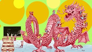 Drachenbesuch im Klassenzimmer – Schulkinder im Glück:   In der westlichen Mythologie gelten Drachen  als furchterregende Ungeheuer, in China stehen sie  für Glück und Güte. Foto: /Friederike Groß