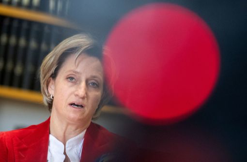 Wirtschaftsministerin Nicole Hoffmeister-Kraut (CDU) ist mit der bisherigen Abwicklung der Soforthilfe zufrieden. Foto: dpa/Marijan Murat