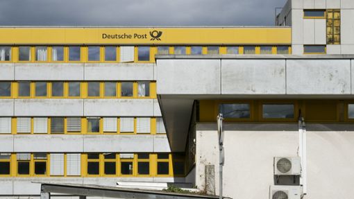 Noch steht in Leonberg das hässliche Postgebäude. Hier soll ein neues Stadtquartier entstehen. Foto: Simon Granville/Simon Granville