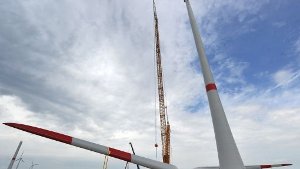 Mit gut 200 Metern wird Baden-Württembergs höchste Windkraftanlage künftig bei Dornstadt (Alb-Donaukreis) stehen.  Foto: dpa