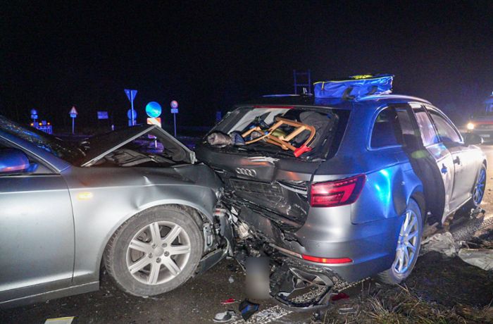 Weilheim an der Teck: Acht Verletzte nach Auffahrunfall mit mehreren Fahrzeugen