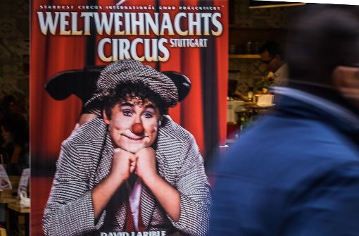 Der Zirkus musste die Plakate austauschen, weil der Clown nicht auftrat. Foto: Lichtgut/Max Kovalenko