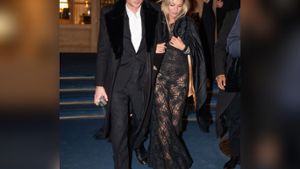 Kate Moss und ihr langjähriger Partner Nikolai von Bismarck in Paris. Foto: imago/ABACAPRESS