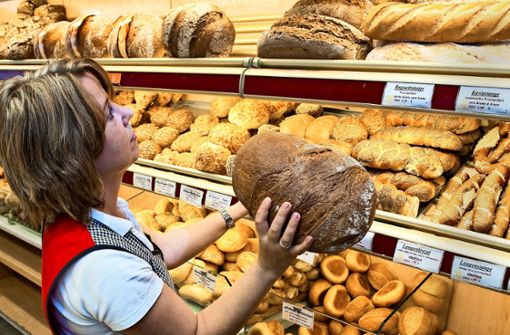 Das Interesse vieler Jugendlicher an Berufen im Einzelhandel – hier im Bild eine Bäckereifachverkäuferin – ist nicht sehr groß. Foto: dpa/Patrick Pleul