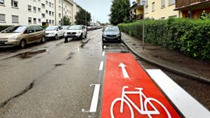 Auf Konfrontationskurs mit parkenden Autos: Der neue Radweg in der Hindenburgstraße. Foto: factum/