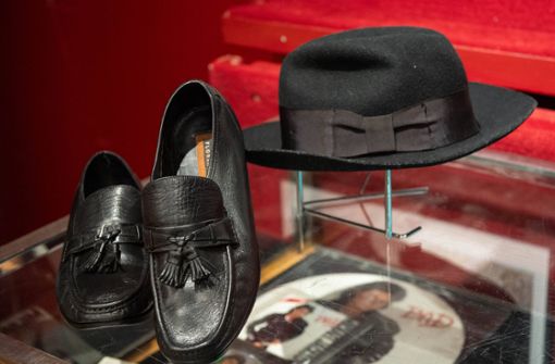 Auf 60.000 bis 100.000 Euro wird der Wert von Michael Jacksons berühmtem Fedora-Hut geschätzt. Foto: IMAGO/ABACAPRESS/IMAGO/Marechal Aurore/ABACA