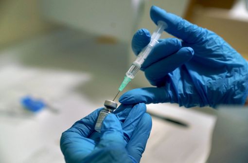 In Großbritannien haben Impfungen gegen das Coronavirus begonnen. Dabei kam es in zwei Fällen zu starken allergischen Reaktionen. Foto: dpa//Owen Humphreys